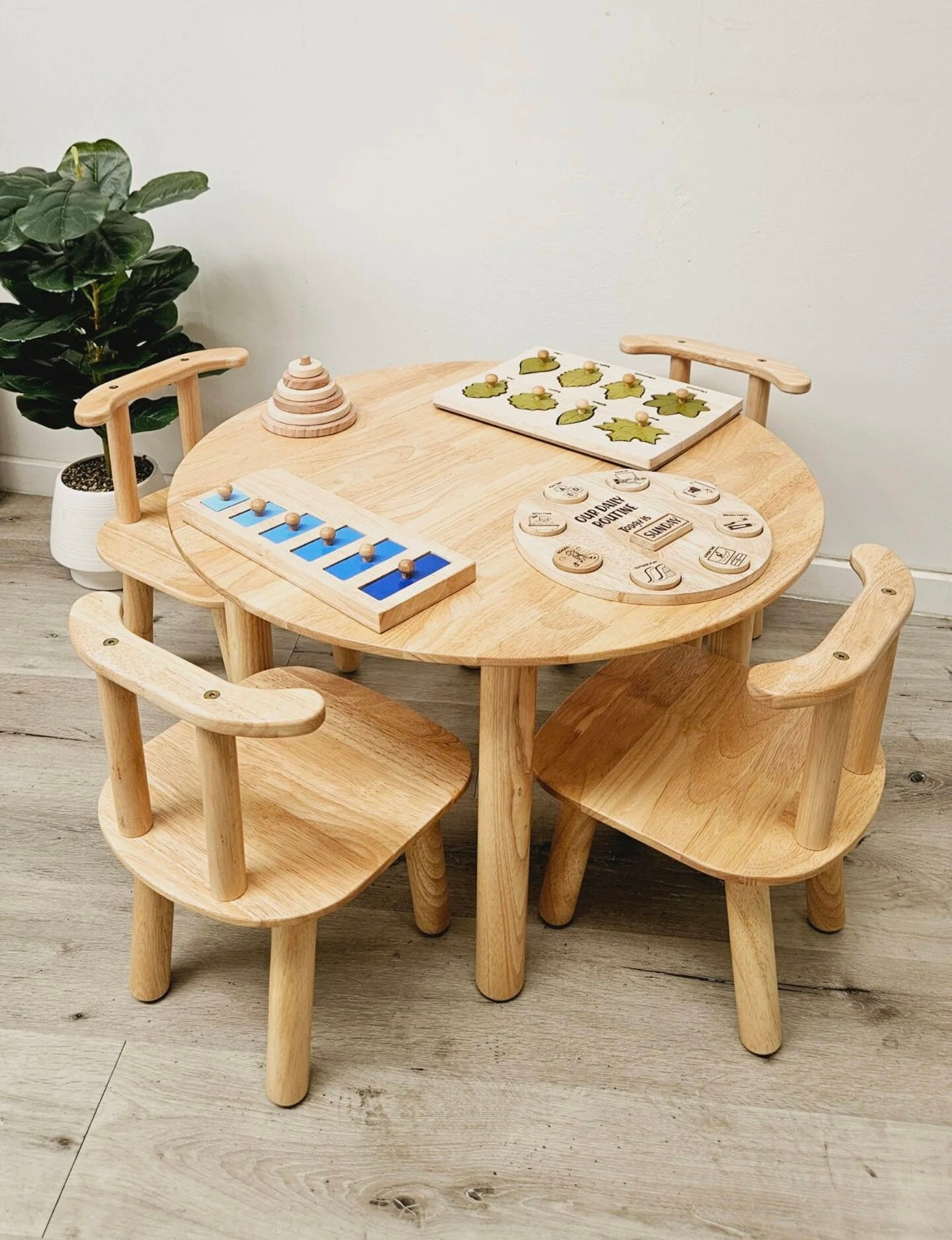 Round Toddler Table & 4 Chair Set